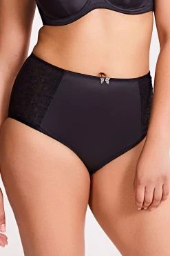 Sculptresse: Chi Chi Hoher Slip