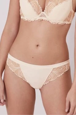 Simone Perele: Nuance String