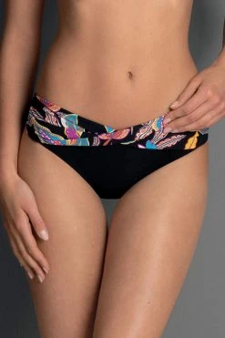 Rosa Faia: Trip To Bali Bikini-Slip Liz