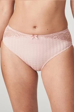 PrimaDonna: Madison Taillenslip